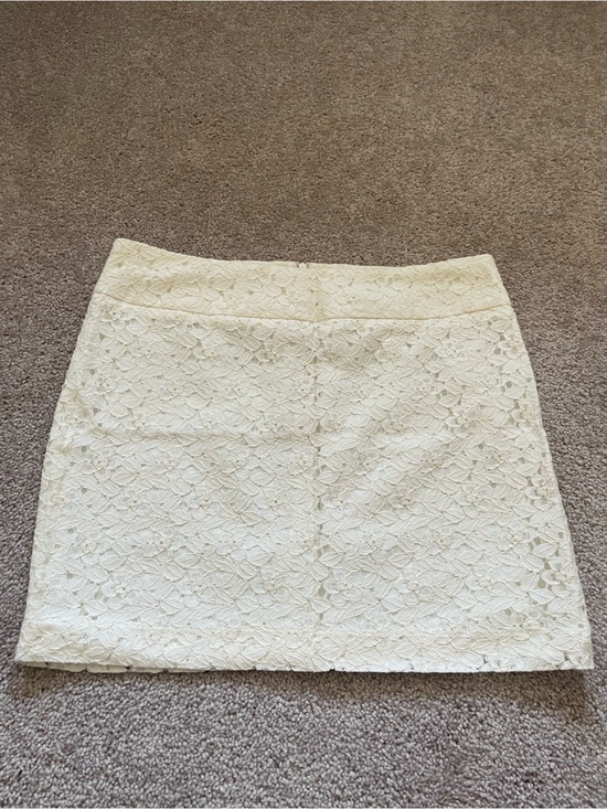 Forever 21 Dresses & Skirts - BRAND NEW 💛 F21 Feminine Lace Pencil Skirt